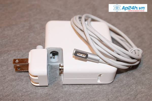 ap24hvn's tweet photo. Replace the prestigious Macbook Pro charger cord in Hanoi and HCM.C #Ap24h #Macbook https://t.co/SQcXiApk9a https://t.co/RHYWcXL5om