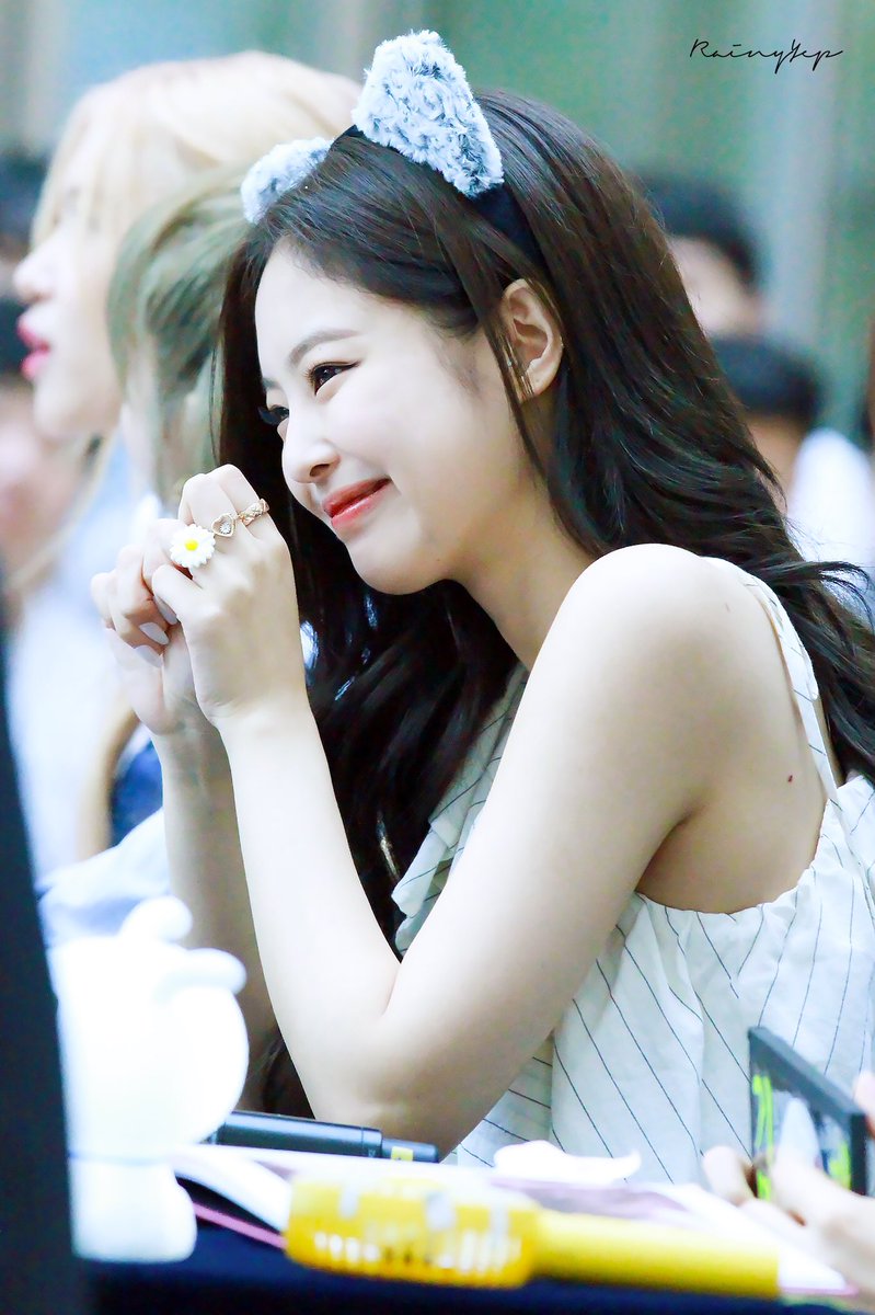 SHS_0527's tweet photo. 190630 #Jennie #제니 #블랙핑크 #BLACKPINK 

제니냥 🐱 https://t.co/qqAxk9sHqj