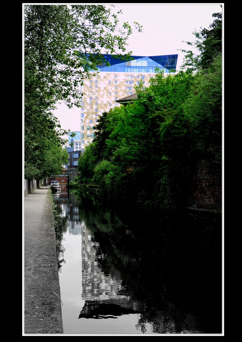 Some great views into the City from the canal - this from Peter of the Cube - courtesy @PeterLeadbetter #BirminghamPassion #PeoplewithPassion #CityCreatives