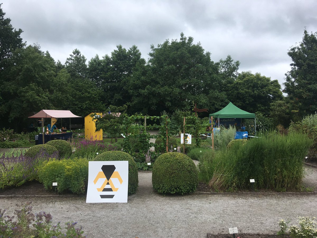 Insectenfestival op <a href="/dekruidhof/">dekruidhof</a> met grote organisaties als <a href="/IVNNederland/">IVN Natuureducatie</a> en @Natuurmonument omdat #verwondering door insecten ook gewoon leuk is!