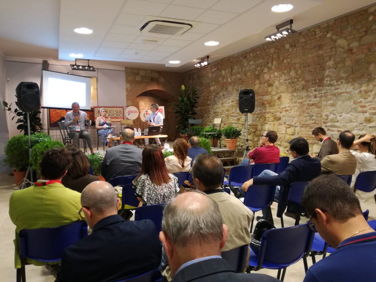 LucisulLavoro's tweet photo. Innovazione sostenibilità lavoro.. la persona e ĺe competenze al centro dei processi di produzione.
Gli attori del mercato del lavoro si confrontano sul futuro
#LSL19 #Montepulciano https://t.co/0jbUwCBDRa