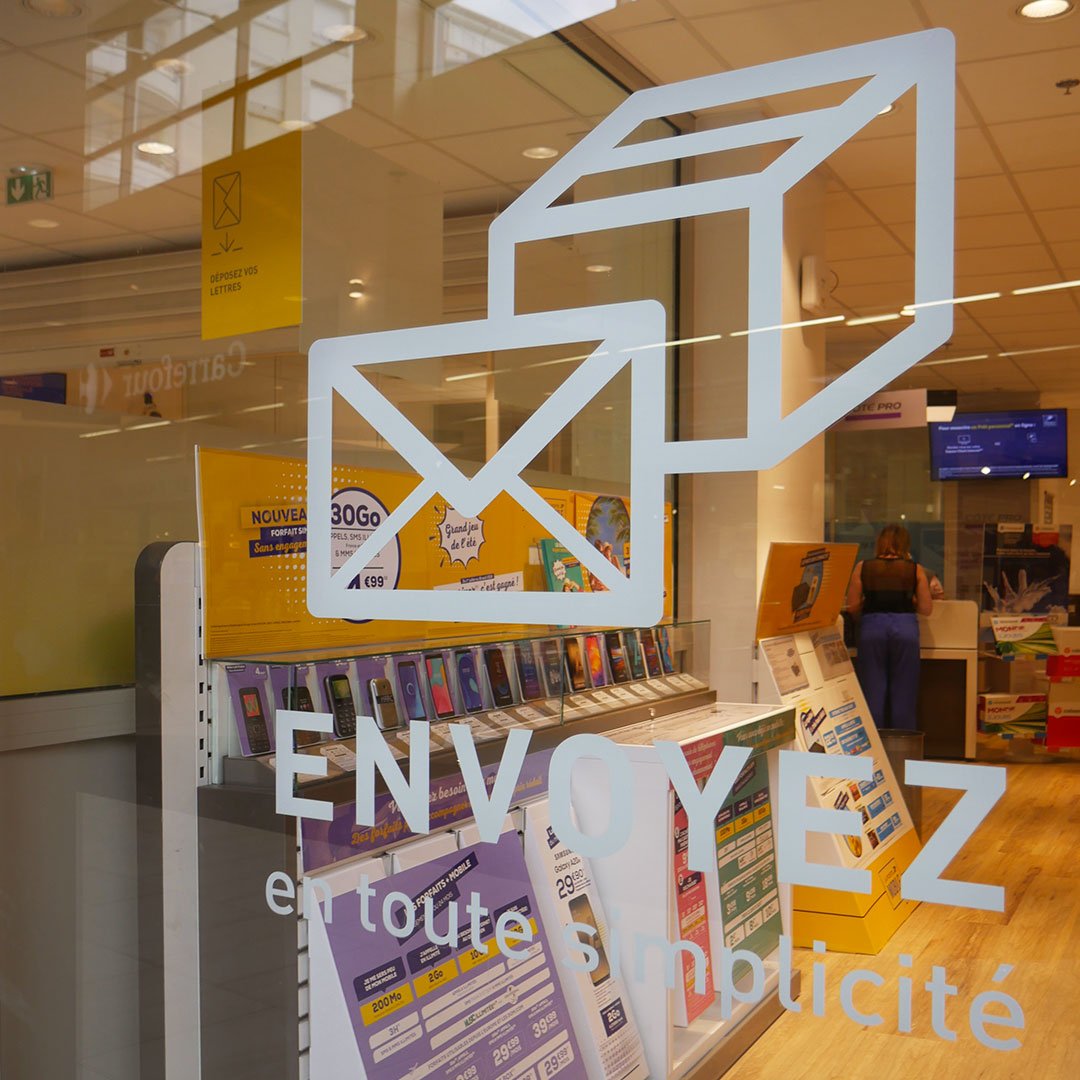 espacestquentin's tweet photo. [NOUVEAU SERVICE]
Le nouveau Bureau de Poste vient d'ouvrir en face des caisses Carrefour à l'Espace Saint Quentin  🎉 🎈 
👉 Rdv au niveau 1 pour découvrir 500m2 de services (postaux, banque et patrimoine) ! https://t.co/sAmjR63YQR