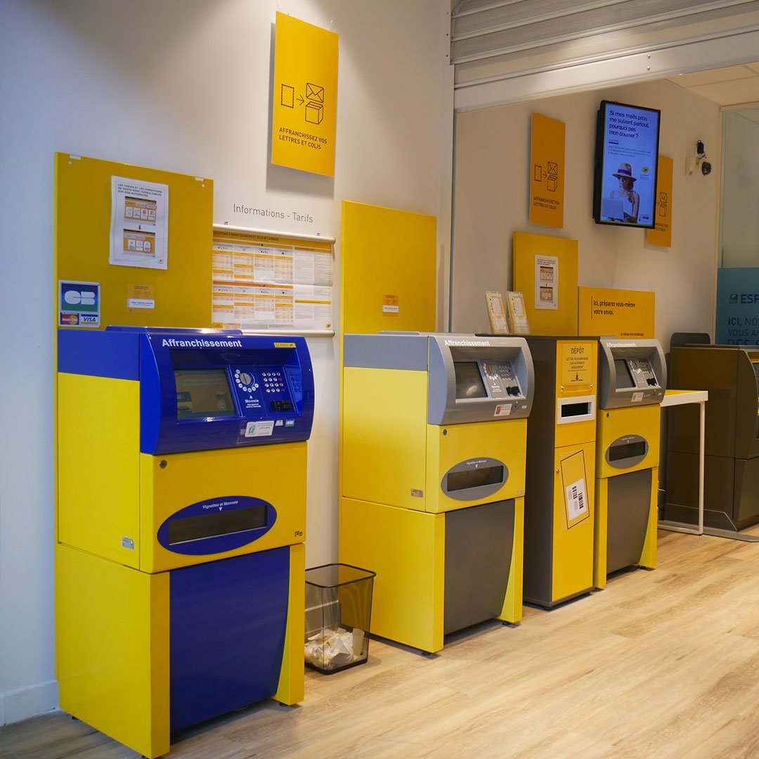 espacestquentin's tweet photo. [NOUVEAU SERVICE]
Le nouveau Bureau de Poste vient d'ouvrir en face des caisses Carrefour à l'Espace Saint Quentin  🎉 🎈 
👉 Rdv au niveau 1 pour découvrir 500m2 de services (postaux, banque et patrimoine) ! https://t.co/sAmjR63YQR