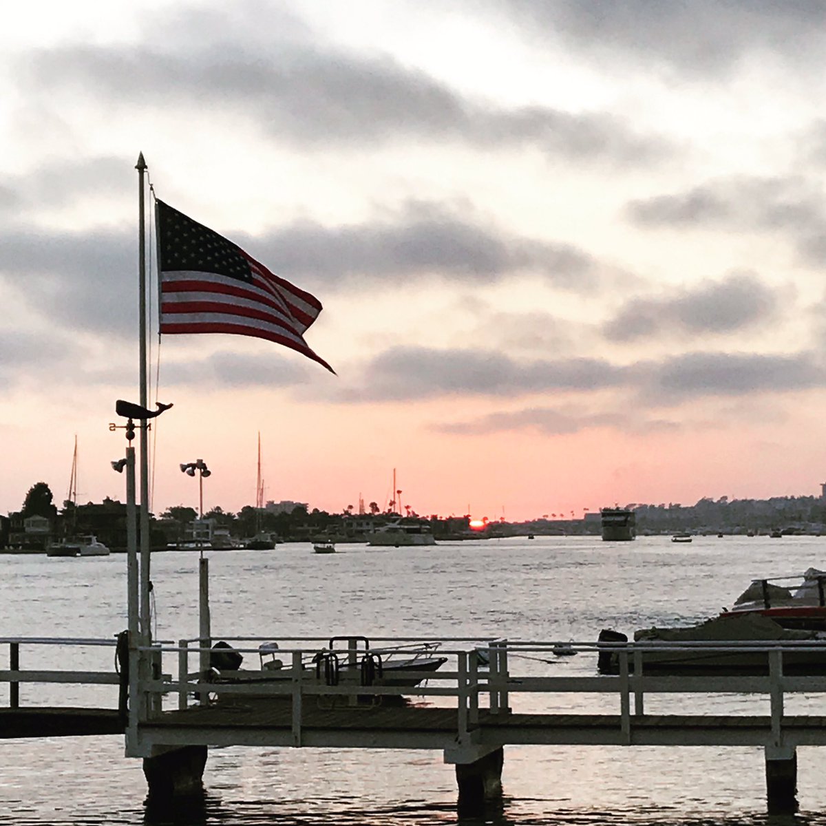 Sunsets on Balboa Island! #balboaisland #newport #newportharbor #newportbeach #orangecounty #sunset #sunsets #americanflag #oc #usa