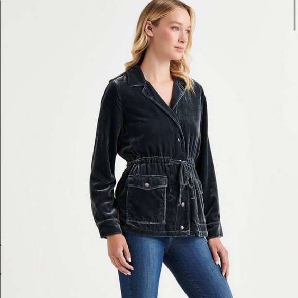 WandaCo87259801's tweet photo. So good I had to share! Check out all the items I'm loving on @Poshmarkapp #poshmark #fashion #style #shopmycloset #forever21 #luckybrand #patronsofpeace: https://t.co/uIcf1XLkot https://t.co/fs5J5DHVYs