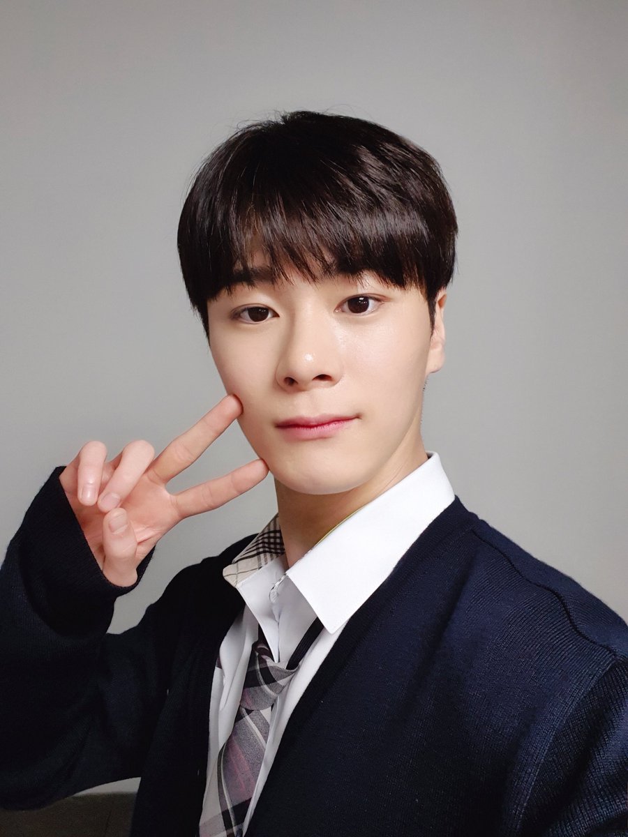 offclASTRO's tweet photo. 지금은 밥 먹는 순간😆
#아스트로 #열여덟의순간 #정오제 https://t.co/6dKBzd0go3