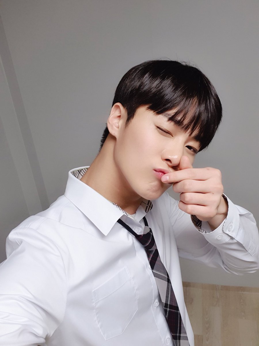 offclASTRO's tweet photo. 지금은 밥 먹는 순간😆
#아스트로 #열여덟의순간 #정오제 https://t.co/6dKBzd0go3
