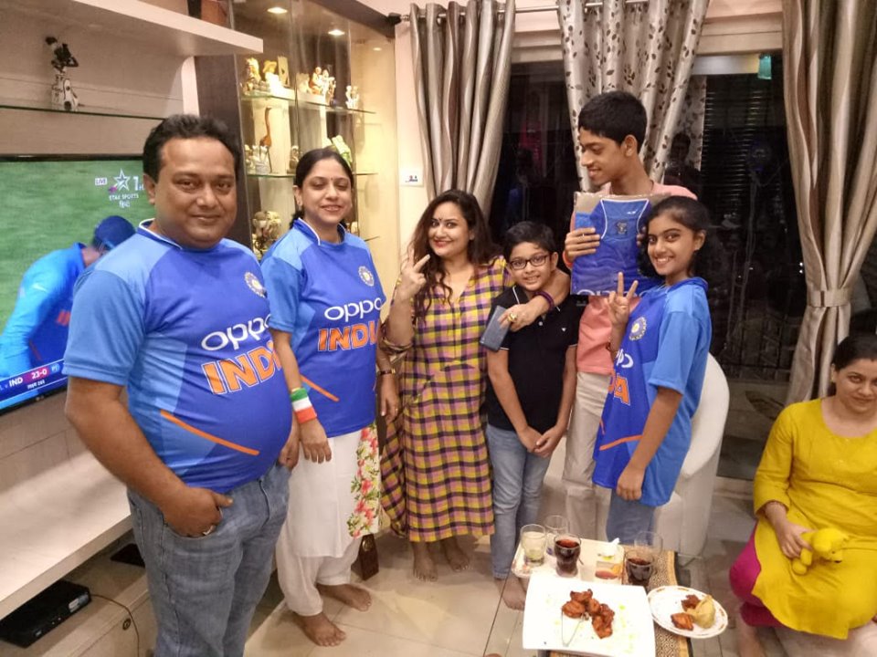 GreatEasternRet's tweet photo. A quick throwback to the amazing house party at Kolkata!
Happy faces from the house party recently organized by Great Eastern Retail in Somenath Chakraborty’s residence –our lucky customer
#HouseParty #GreatEasternRetail #Lucknow #Indiawaale #WorldCupFever #CricketWorldCup https://t.co/vQL9CRU2PA