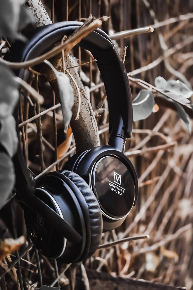 VarniTechnology's tweet photo. Good music on Good headphone keeps all worries at bay.
GO wireless with #VARNiPREMIER-B1983 headphones.

#VARNiPREMIER#VARNi#wirelessheadphones#blackstyle#myworld#naturephotography#easylife#cool#dope#music https://t.co/AuvqhbUf6G
