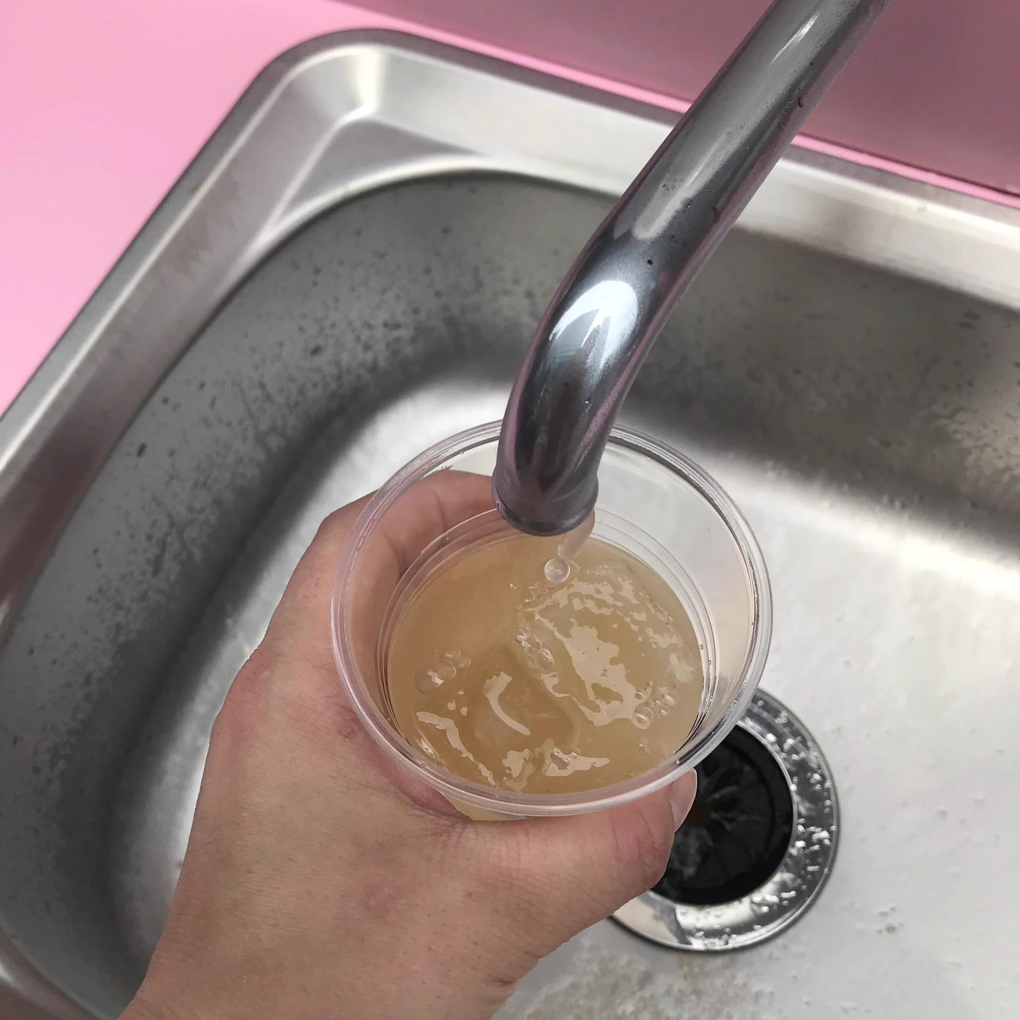 子供の頃の夢が叶う！？秋葉原に桃ジュースが出る蛇口が登場www