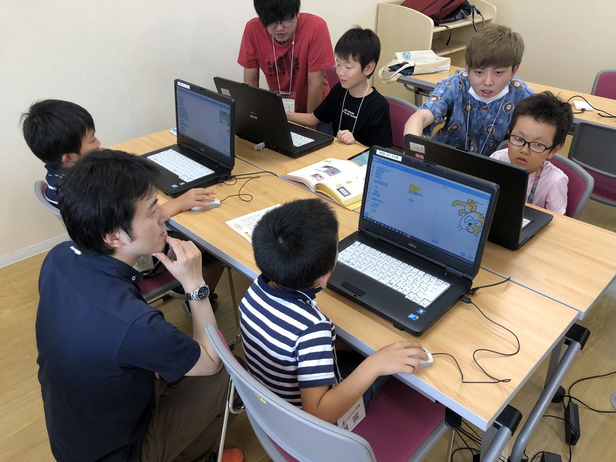 Jun1W's tweet image. 吉備dojo4回目開催中。
はじめてscratchを使うニンジャとメンターもいます。（笑）

#CoderDojo吉備
#CoderDojo岡山
#CoderDojo