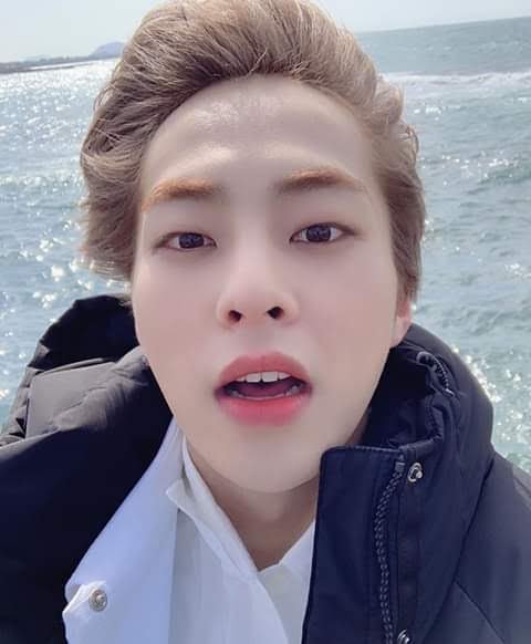 exo_lovexiuminn's tweet image. Tự sướng nhìn cái mặt dễ cưng mà mắc cười sao á
#MGMAVOTE #EXO 
@weareoneEXO