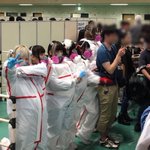 地下アイドルのハグ会は防護服を着て行われているとはw