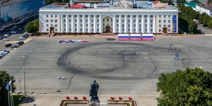 Слежу за губернатором Морозовым. Всё-таки Наталья Зубаревич права: «В регионах перед выборами власть принимает решение простое - залить социальный кризис деньгами, только люди к этому привыкают, и после следует соответствующая реакция, когда деньги перестают поступать» #Ульяновск