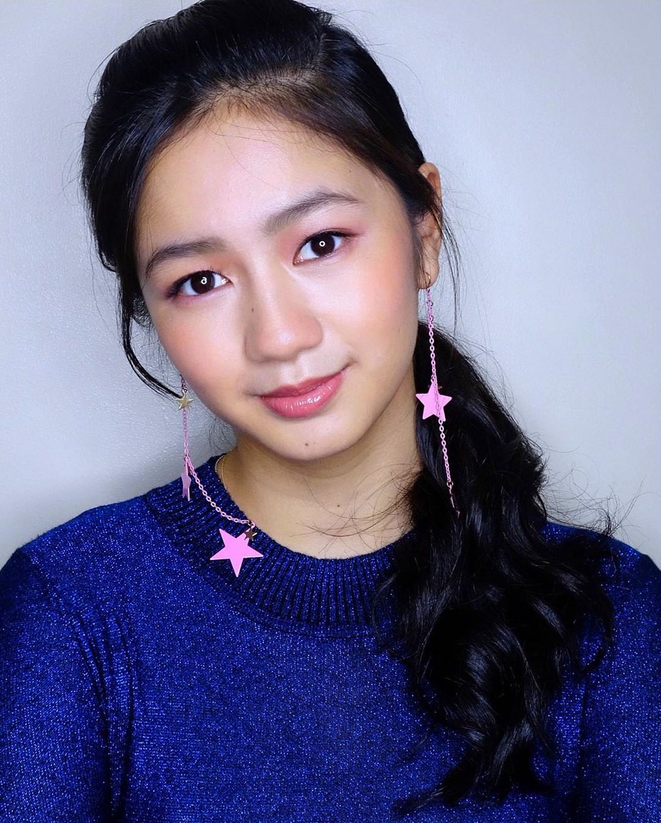 bleckpenklelese's tweet photo. Pagnakikita kong suot to ni Kaori naaala ko performance ni Loisa sa ASAP and muka siyang barbie dito sa totoo lang. Hahaha
#beatifulladies
@iamAndalioLoisa https://t.co/Uo5LOHcmAt