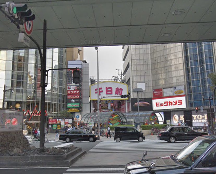 11アイランド 右の千日デパートは火災で取り壊され プランタンなんばを経て ビックカメラなんば店 真ん中は地下街 なんばウォークの入口 左はサウナ カプセル アムザ1000です グーグルストリートビュー