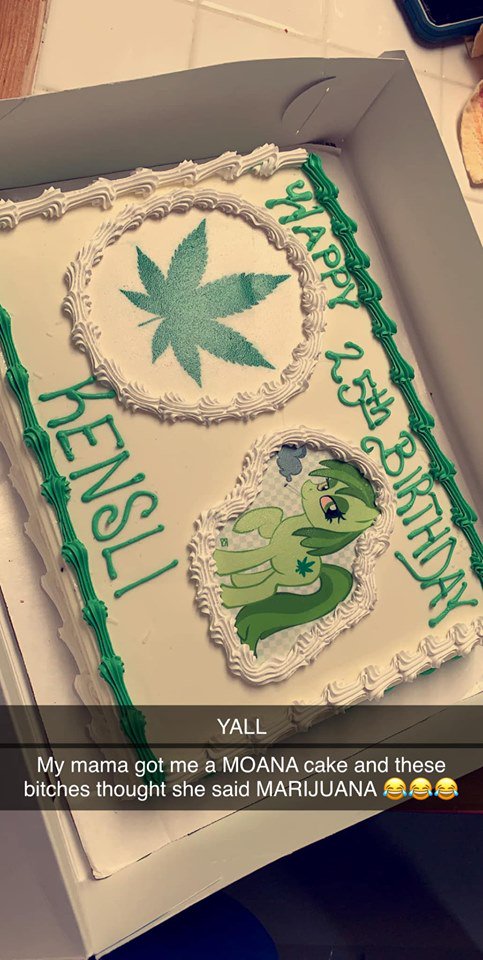 GAFollowers's tweet photo. A woman from Milledgeville, GA was fired from Dairy Queen after she made a marijuana themed caked when a 'Moana' one was ordered. 😂😂😂 https://t.co/DEPkiUkyxf