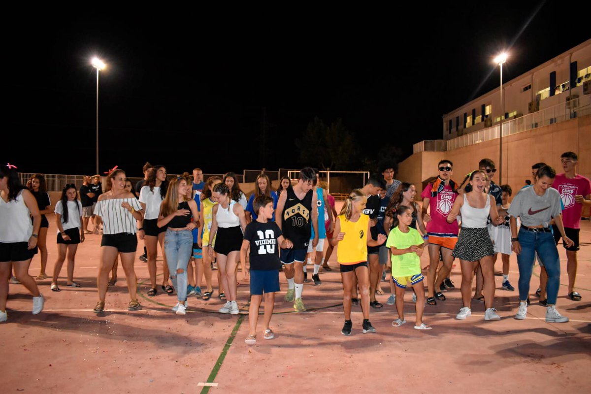 CampusVIDIMIRI's tweet photo. ¡Ayer por la noche disfrutamos del concurso de bailes y demostramos ser unos bailarines con mucha marcha! 🕺🏽💃🏽
¡Y hoy no va a ser menos, es el último día del Campus Vidimiri X Edición: últimos partidos, premios, una ultima comida juntos y despedidas llenas de abrazos! ⛹🏼‍♂️🏆🥘 ❤️ https://t.co/DQmWWvAmKX