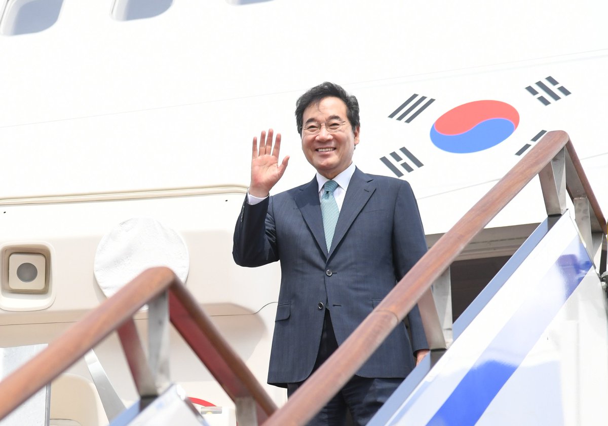 얼른 다녀오겠습니다. 방글라데시, 타지키스탄, 키르기스스탄, 카타르 방문. 외교와 경제관계를 다변화하고, 우리 기업의 대규모 수주를 도우려 합니다. 22일 이른 아침 귀국.