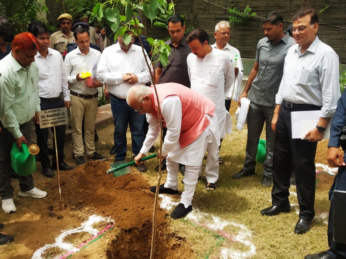 achlendra's tweet photo. ब्रेकिंग: हरियाणा के मुख्यमंत्री @mlkhattar ने जल शक्ति अभियान के तहत गुरुग्राम से किया प्रदेश व्यापी पौधारोपण कार्यक्रम का शुभारंभ। मुख्यमंत्री ने उपायुक्त अमित खत्री को साथ लेकर बादशाहपुर ड्रेन का हवाई सर्वेक्षण किया। @Live_Hindustan @cmohry 
@AmitKhatriIAS @DC_Gurugram https://t.co/wmvih4C5CW