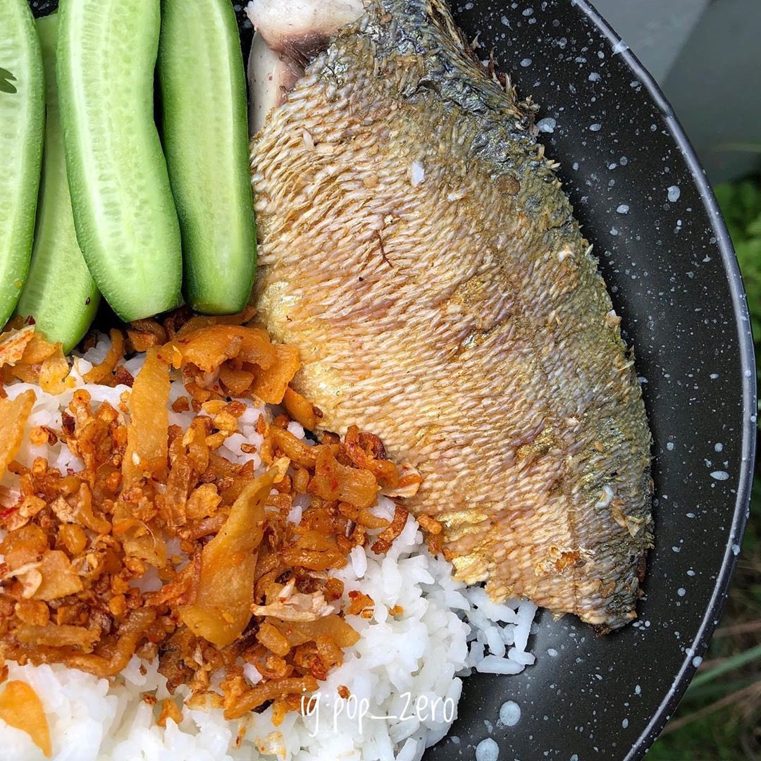 bysupaphorn's tweet photo. #มื้อเช้า ข้าวน้ำพริกกากหมู(รส กลมกล่อม)ปลาทูทอดกินกับแตงกวาฮอลแลนด์ผักชีหอมๆโชคดีมีน้ำพริกมาช่วย☀️☀️
#คลีนฟู้ด #อาหารเพื่อสุขภาพ #อาหารลดน้ำหนัก #เมนูลดน้ำหนัก #กินคลีน #dietsocietythailand #healty #healthylifestyles #eatclean #คลีนบ้างไม่คลีนบ้าง #อาหาร80ออกกำลังกาย20 https://t.co/CcbjauZC1Z