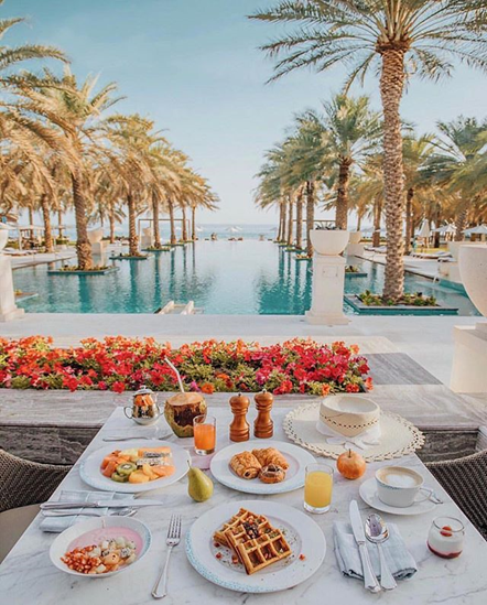 forever21_in's tweet photo. Spread, fit for some queens 👑 

#weekendplans #lazyviews #poolsidelife #livinglife https://t.co/TOcJIn712V