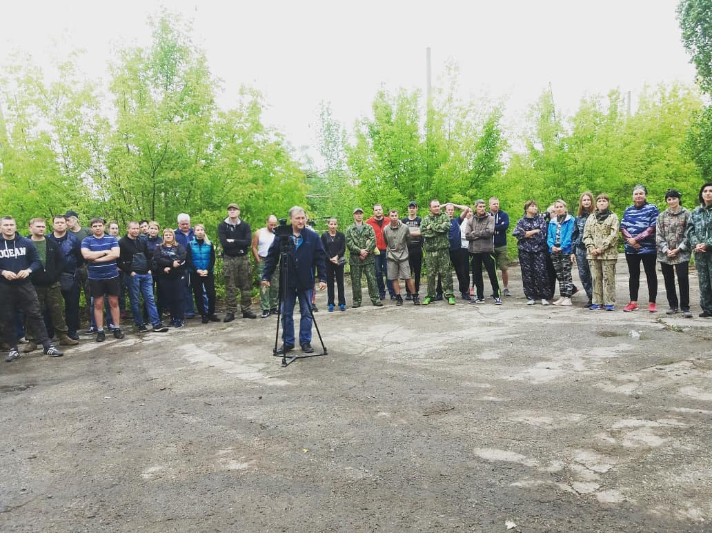 Стартовал Турнир по лазертагу #тоаз, поприветствовала участников. Несмотря на пасмурную погоду, 12 команд участниц начали соревнования за звание победителя!! #смтоаз