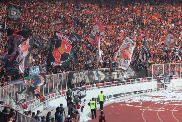 IF_Crew's tweet photo. Selamat berakhir pekan...
This is jakarta.
#CurvaNordPersija
#IFcrew
#Persija https://t.co/ChiL8Vfm7z