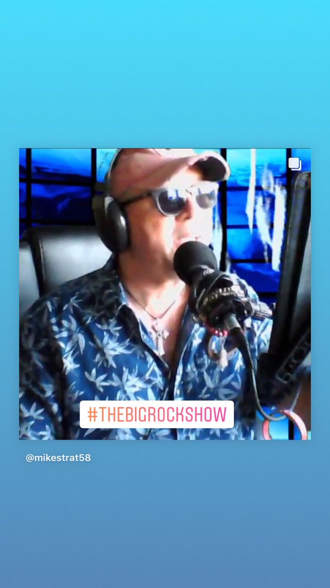 SexyGuitaristUK's tweet image. Brilliant summer show last night...with some strange characters in the metal mix 👊👊👊 check it out youtu.be/t9YzN6pJBUc