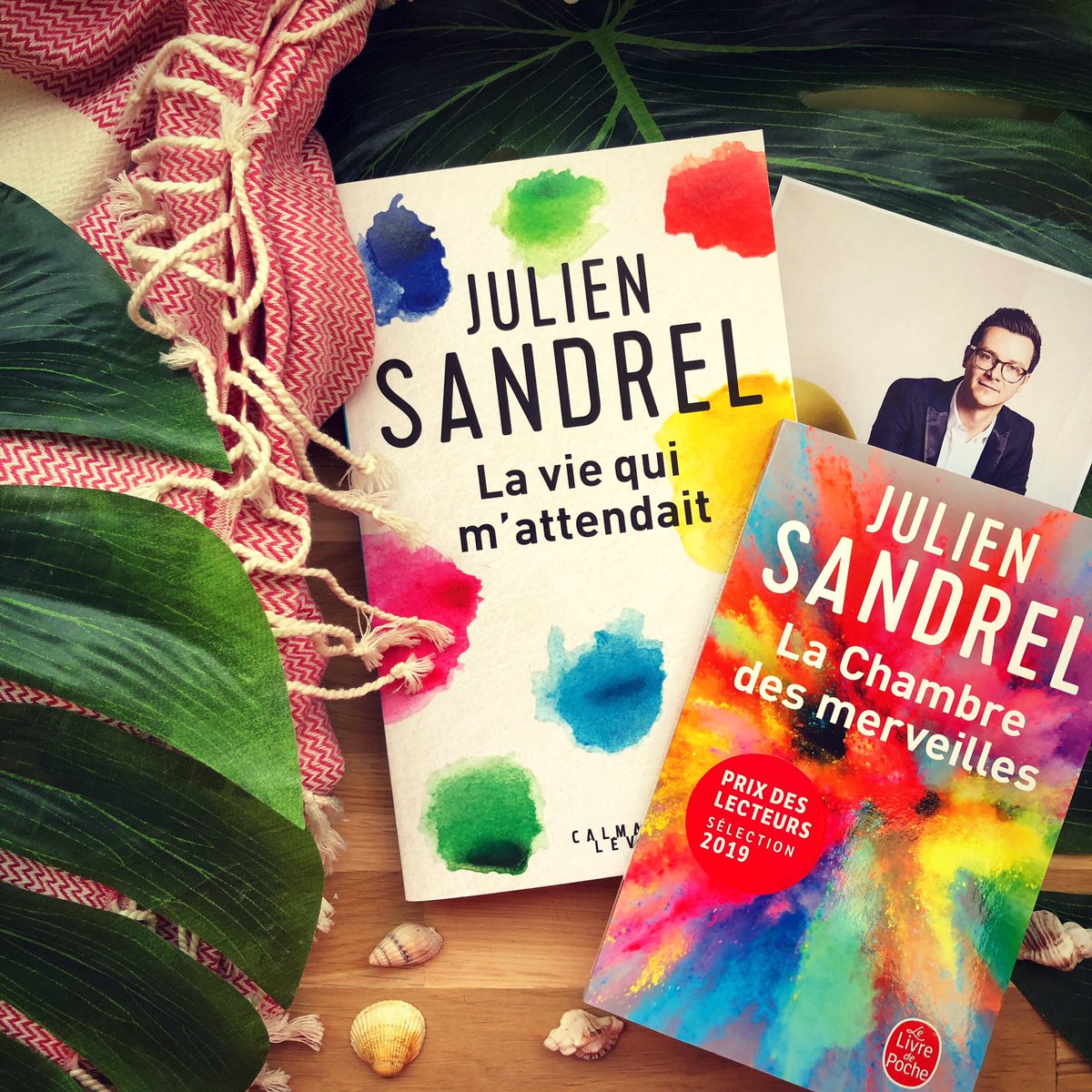 Jour 2 à Porquerolles avec la dream team <a href="/librairieCharl/">Charlemagne</a> qui vous fera partager ses coups de ❤️.
Et cet après-midi les vacanciers auront le grand plaisir de rencontrer <a href="/JulienSandrel/">Julien Sandrel</a>  qui dédicacera ses livres et animera le second atelier d’écriture de l’étape !