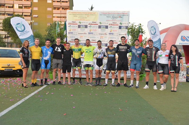 PicenoTime's tweet photo. Ciclismo su pista, ad Ascoli grande spettacolo con l'International Piceno Sprint Cup https://t.co/vxso2XOiYc @francescoceci89 @DavideCeci @RaiCiclismo @Coninews @comuneAp https://t.co/eVCXKSpYBM