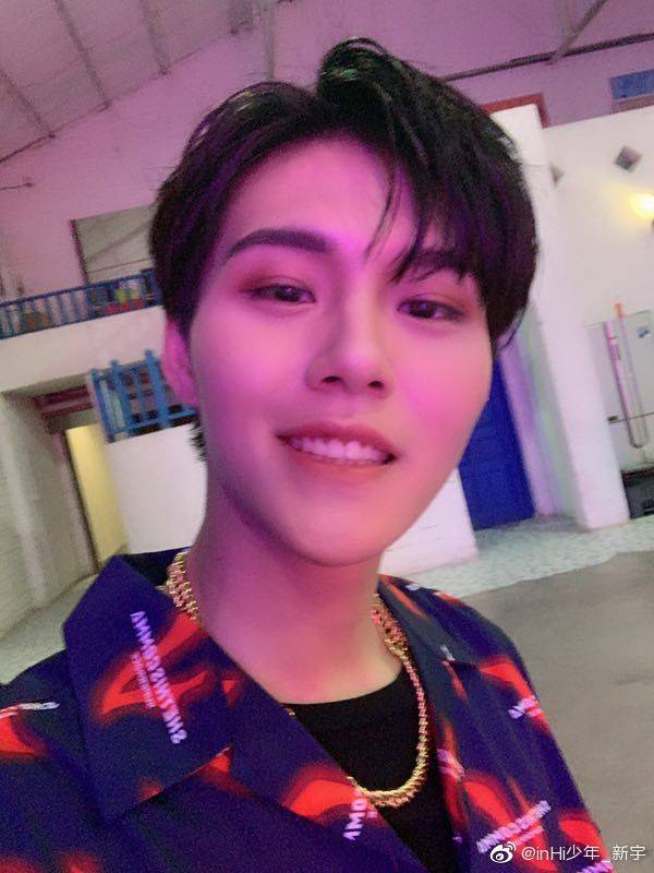 varsityV_unoff's tweet photo. ☆ Xin UPDATE ☆

"Bien qu'il pleuvent, je dois me lever pour le petit déjeuner😂"

#바시티V #바시티 #VarsityV #씬 #Xin https://t.co/YmggxE6shx