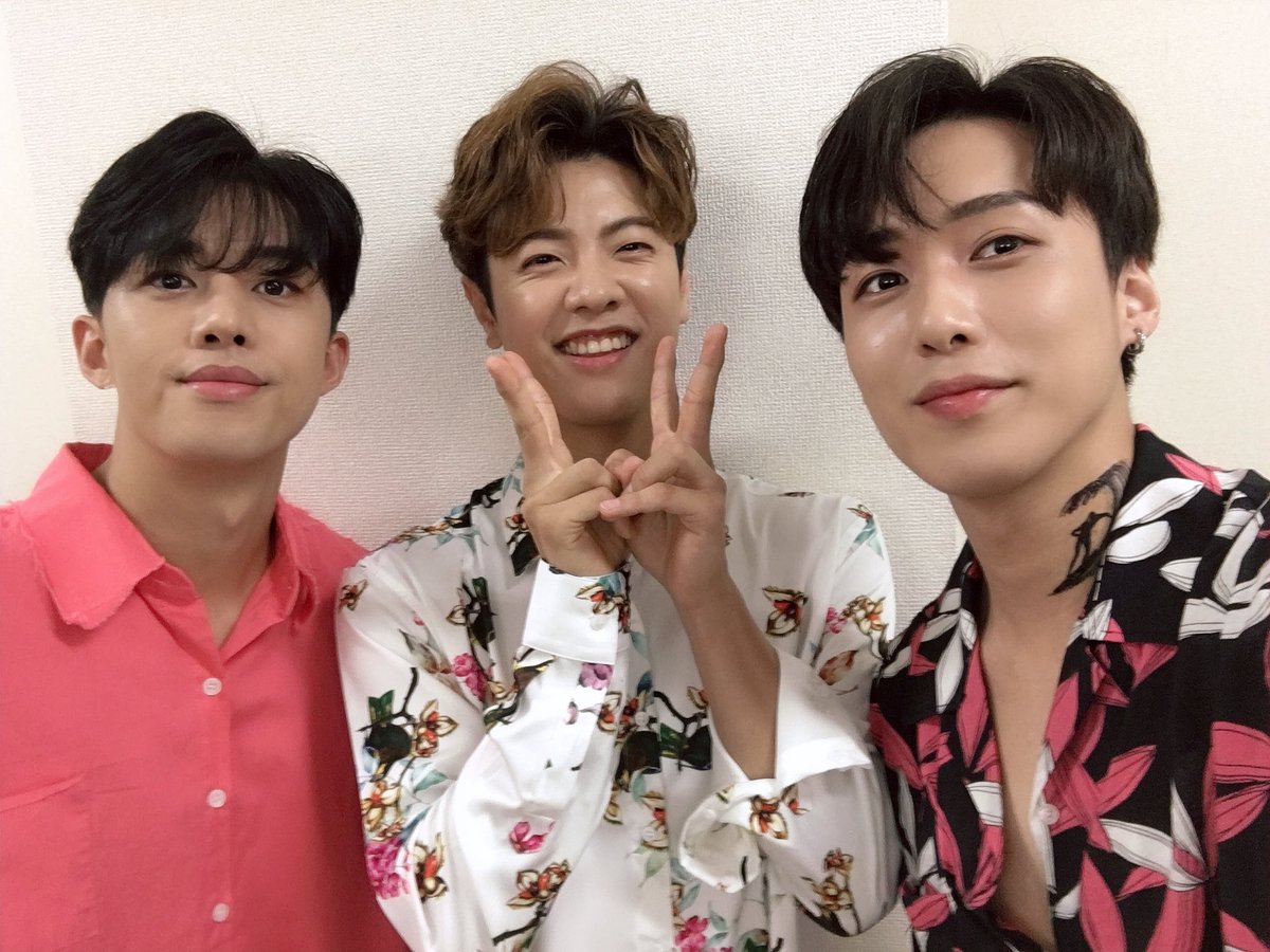 HY_producer's tweet photo. 【MRMR】

今日は7月で唯一の
週末公演ですね🌈

朝からたくさんのMISOが
大事な週末に会いに来てくれて
僕たち本当に嬉しかったし
楽しかったです🥰

2部はもっともっと大きな声援で
応援してくれますよね...???❤️
僕たち期待してますよ😽🙌

もうすぐ会いましょう🤩

2部は18時〜🎬 当日券あり❣️ https://t.co/Nntu3pdfWO