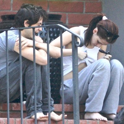 Ese día salen las fotos de Kristen fumando una pipa con Michael en su casa de LA. Me acuerdo como si fuera ayer del escándalo. Hasta llegaron a decir que fumaba crack 