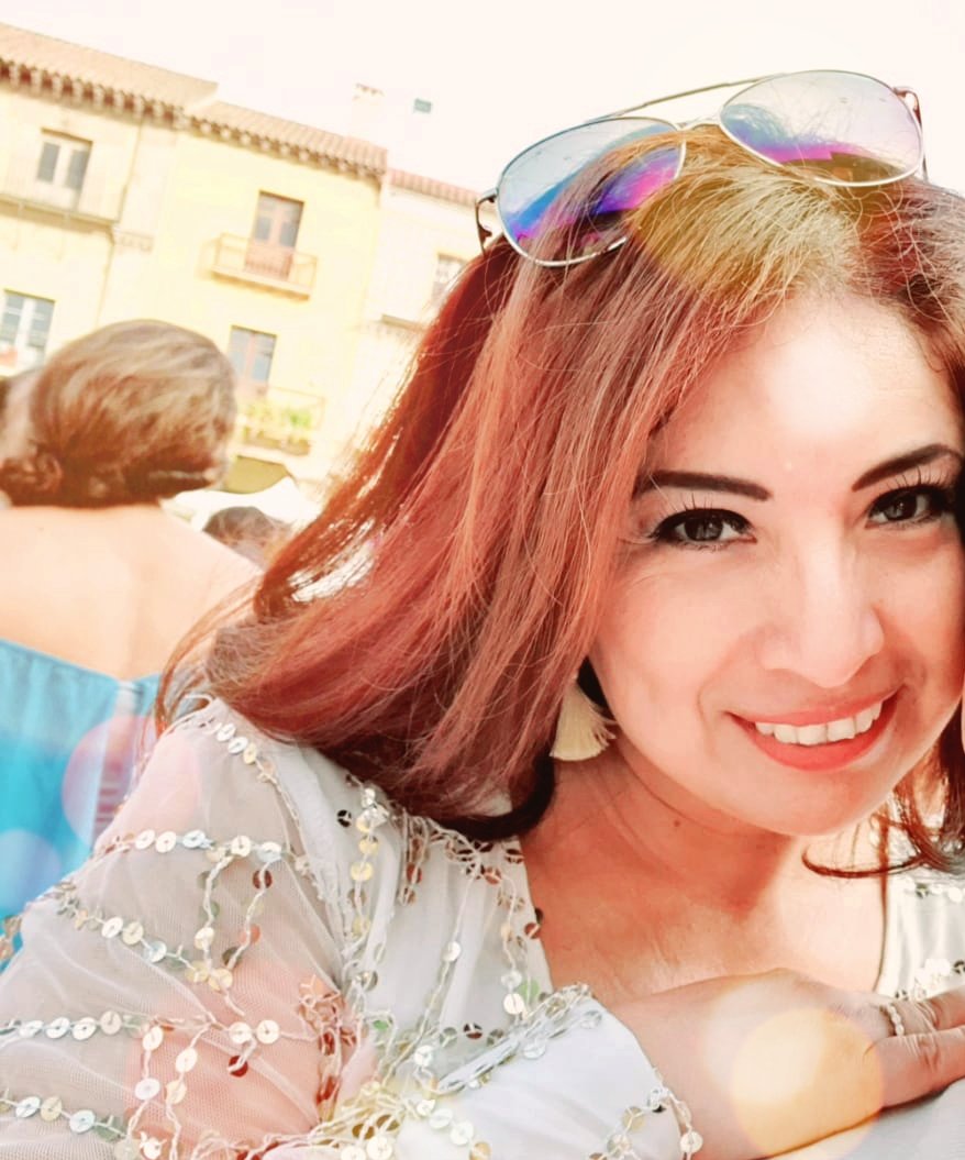 angelachinga's tweet photo. GRACIAS MI LINDA GENTE ECUATORIANA Y LATINOS. FIESTAS JULIANAS EN POBLE ESPAÑOL CON CIECAT PRESENTE https://t.co/NJVjNQ3cfR