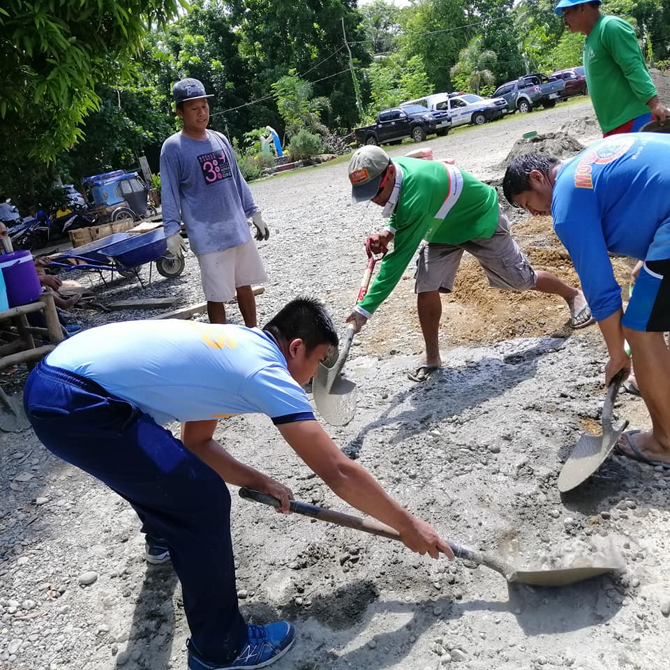 PNPAlfonsoLista's tweet photo. PCPL Jose T. Magitling and PAT Jovani Ivy Dominguez of Alfonso Lista MPS together with the members of the Knights of Columbus and other church members worked hand in hand for the construction of the extension of Our Lady of Visitation Parish Church.
#PNPinaction
#PNPGooddeeds https://t.co/fmGlWreBDs