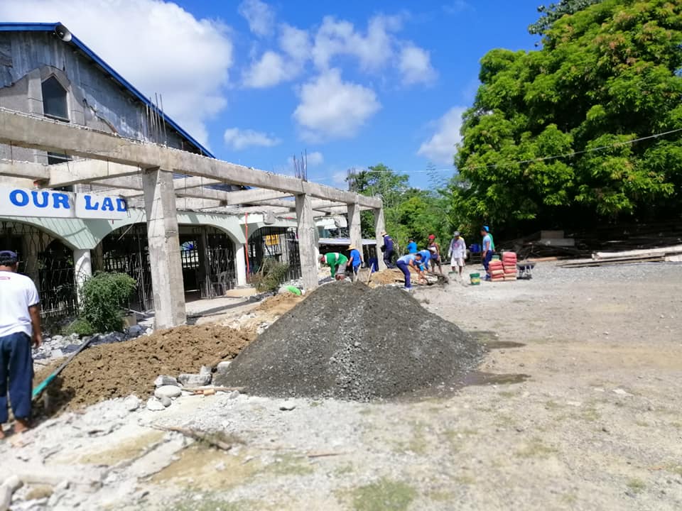 PNPAlfonsoLista's tweet photo. PCPL Jose T. Magitling and PAT Jovani Ivy Dominguez of Alfonso Lista MPS together with the members of the Knights of Columbus and other church members worked hand in hand for the construction of the extension of Our Lady of Visitation Parish Church.
#PNPinaction
#PNPGooddeeds https://t.co/fmGlWreBDs