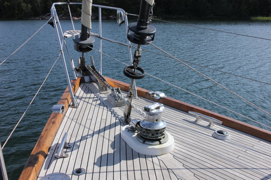 Teak decks - the good, the bad and the ugly. I'm chatting about my own experiences now on youtu.be/Q4eG0rIJWlA