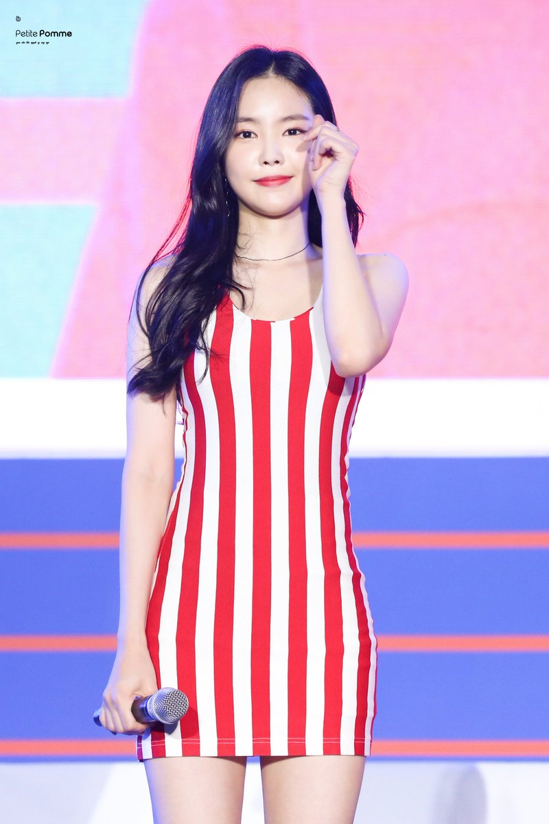 PetitePomme0210's tweet photo. 190706 E-SPORTS 평화이음토요콘서트
하트하트💕

#에이핑크 #손나은(@Apinksne) #Apink #나은 #naeun #ナウン https://t.co/uLOdVyqr73
