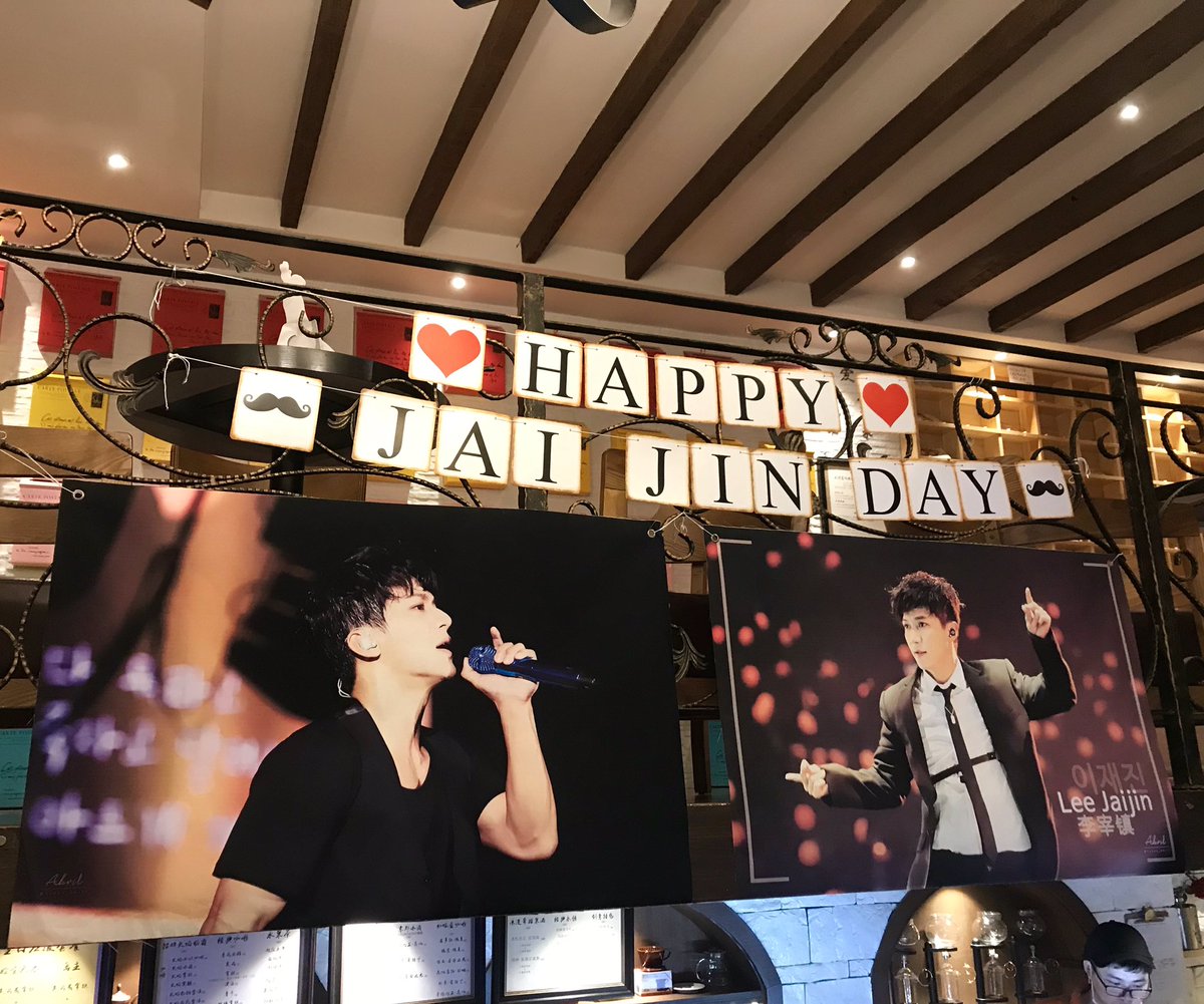 AiYiGu777's tweet photo. Nice Cafe support for Jaijin birthday in Shanghai！
#젝스키스_이재진_생일축하해
#이재진 #젝스키스 #LEEJAIJIN #SECHSKIES
#이재진_생일축하합니다
#李宰镇 https://t.co/2FCrgyDP13