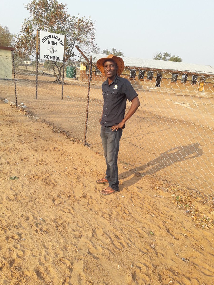 KhalangaMan's tweet photo. Niri ka mahlathi 
Vanhu va kona ku tsonana lol https://t.co/guwZfhkchH