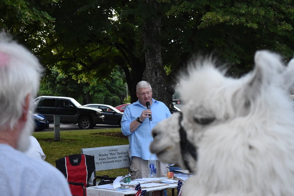 MsArielKnox's tweet photo. Caesar looks on as Oregon Representative @PaulEvansOregon speaks at the Monmouth, Oregon - Lights For Liberty - Vigil To End Human Detention Camps.
#caesarcares #llamas4progress #llamas4mamas #lights4liberty #dontlookaway #endusconcentrationcamps https://t.co/7Aio6srR8h