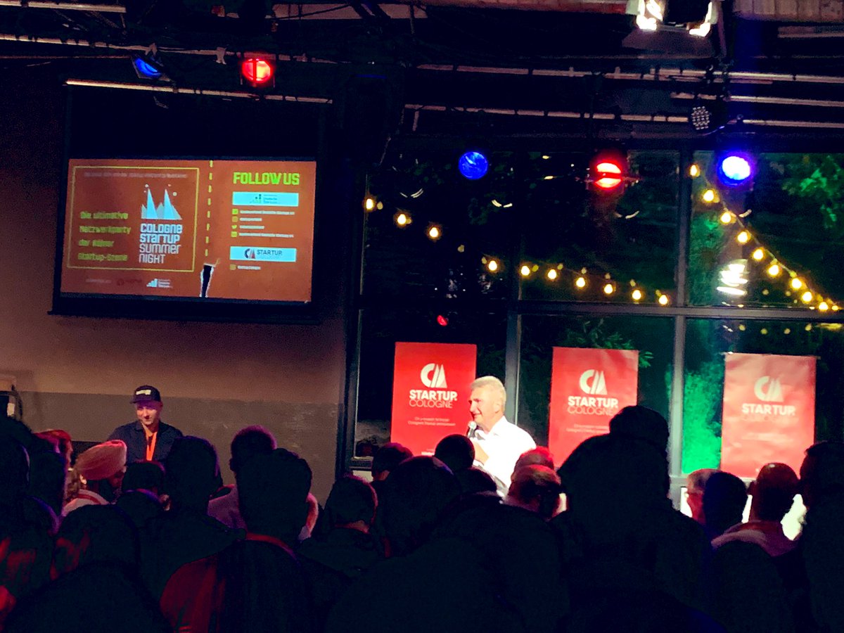 Sophia_Tran's tweet image. Eine sehr gelungene 2. Auflage der #CologneStartupSummerNight mit tollen Speakern aus Politik, Wirtschaft und Startups 🚀@a_pinkwart @DWNRW @NRWalley @StartupVerband @WirtschaftNRW #CSSNCologne @christophheyes 
@TimSchu @victoria_cgn @AgeFinn @PEACE_LOVE_COOL #Startup #CSSN