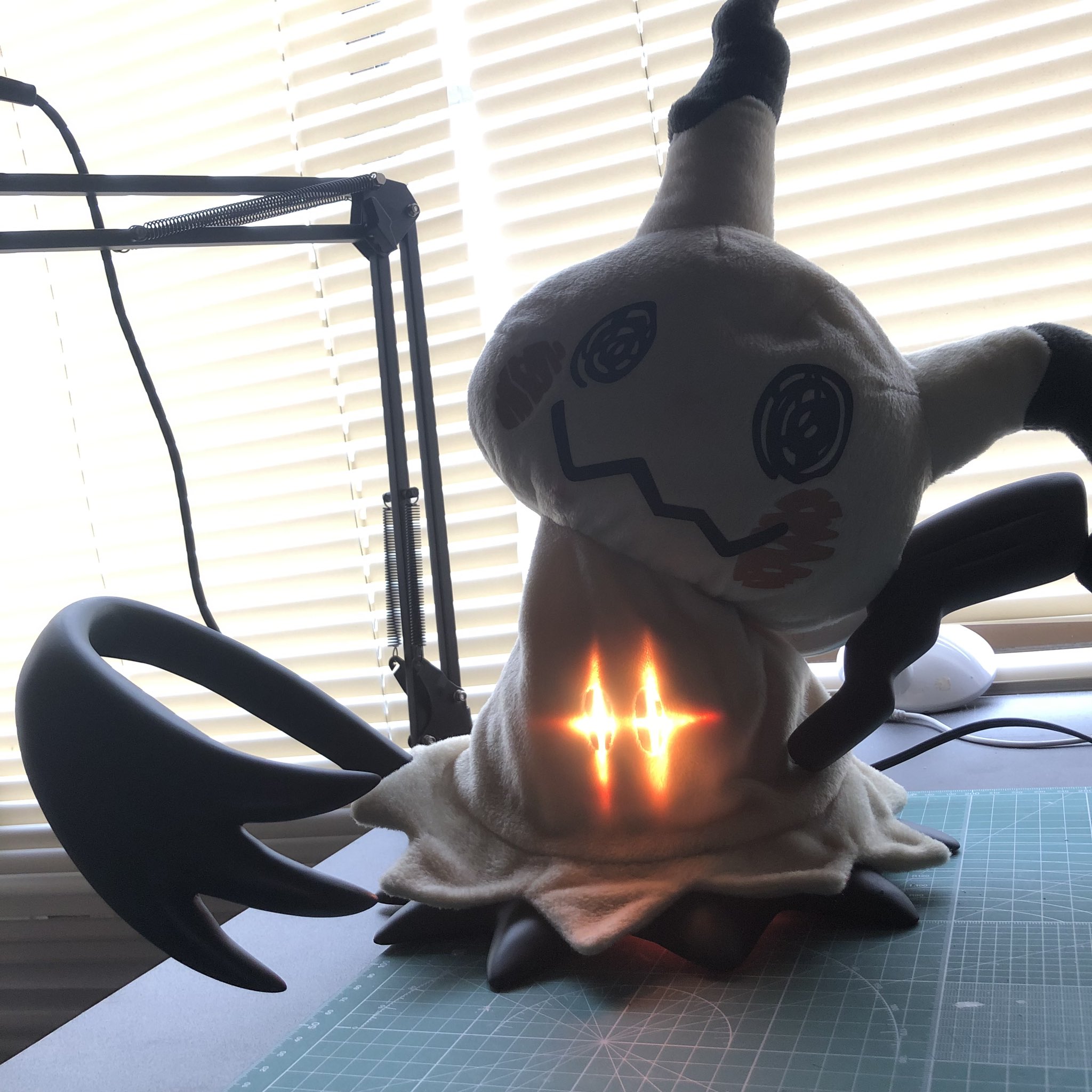 ねんどよしりん Youtuber Pokemon Clay Art Clay Yoshirin ミミッキュのライト完成しました 特に目の光方を工夫しました 化けの皮は市販品を使用して それ以外を自作しています ポケモン Pokemon ミミッキュ T Co 226y5geakr