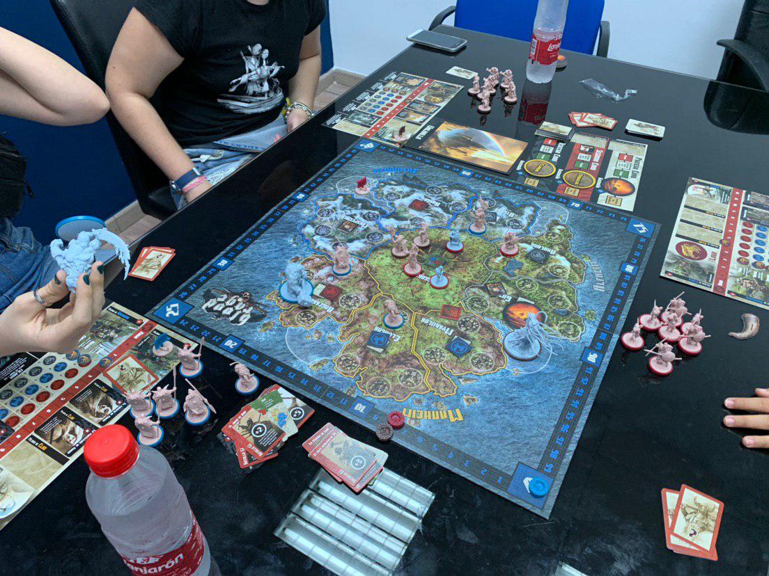 hidabe's tweet photo. Ya estamos de LanParty en @sngular #cordoba, si quieres pasarte estamos por aquí https://t.co/qThlIbqK6R @CoolPaintrVR #magicmaze https://t.co/Z3TxH7k6hO