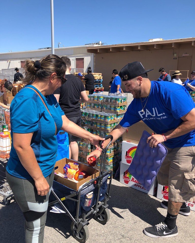 Watch @KTNV w/ @NinaReports & learn about tonight’s #WhteParty at @tivolivillagelv to benefit @thejust1project ! They provide 10,000 individuals with fresh groceries. Collectively over 200 #volunteers will come together to give 250,000 pounds of food.