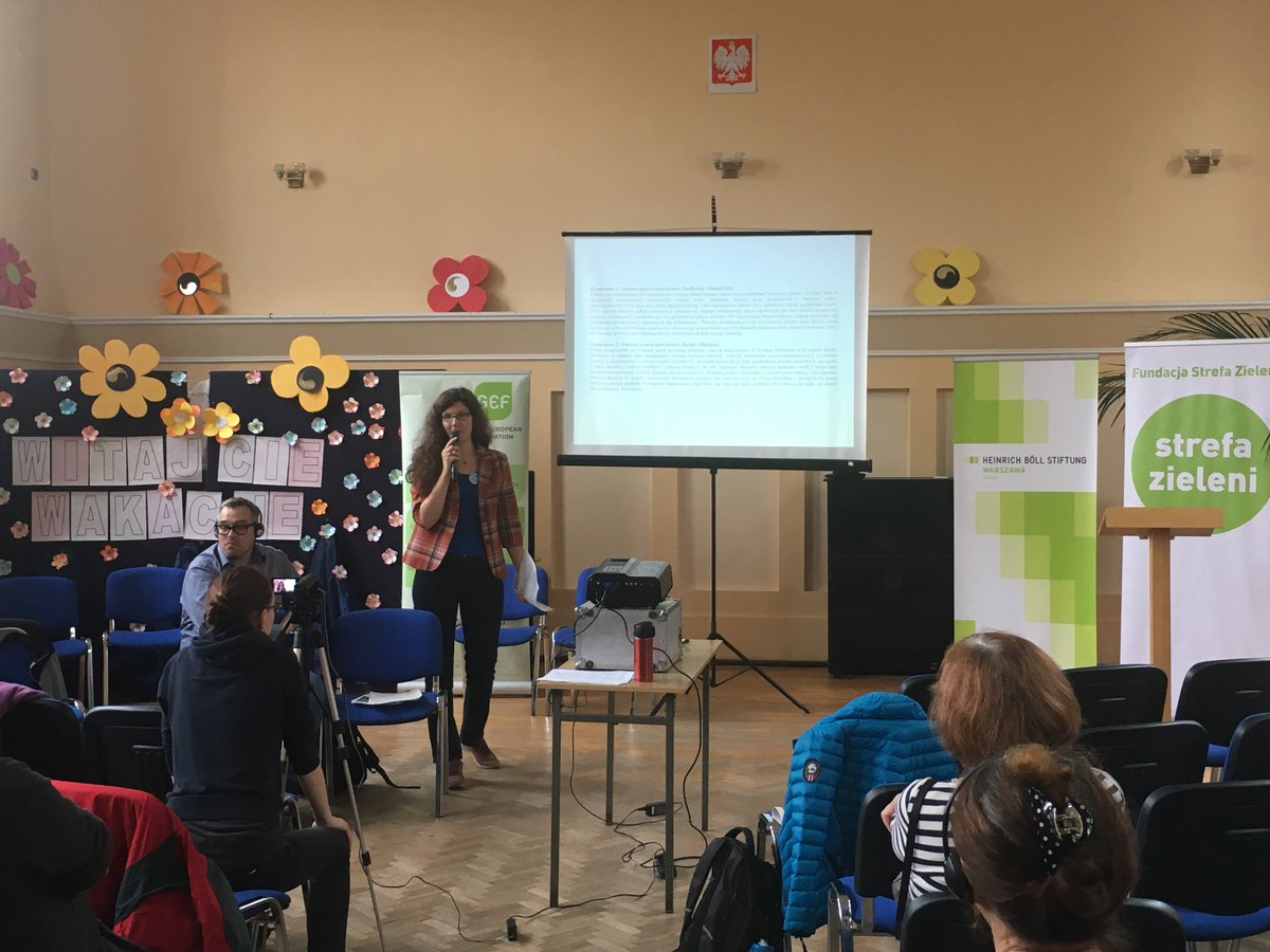 RatujmyRzeki's tweet photo. Jesteśmy na Zielonym Letnim Uniwersytecie #gefsummer #zlu2019 w Ośnie Lubuskim
Wczoraj: rzeki a wymieranie gatunków, dziś rano polsko-niemiecka rozmowa o Odrze, teraz - ekologia wody w mieście. https://t.co/xM6gIsnH0f