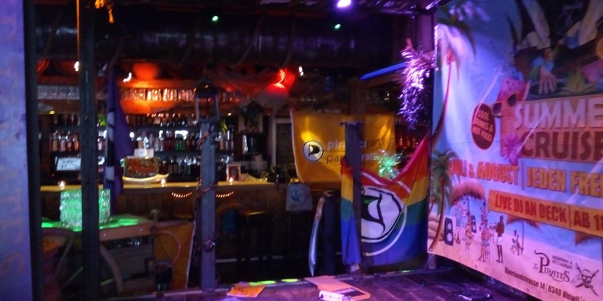 IhrNationalrat's tweet photo. #10YearsPiratesParty Piraten feierten unter anderem in der perfekten piratisch nautischen Location #Pirates im Hinwil.
#10PiratesBday #10JahrJubiläum #PiratesUnity https://t.co/ai1bDYHxJQ