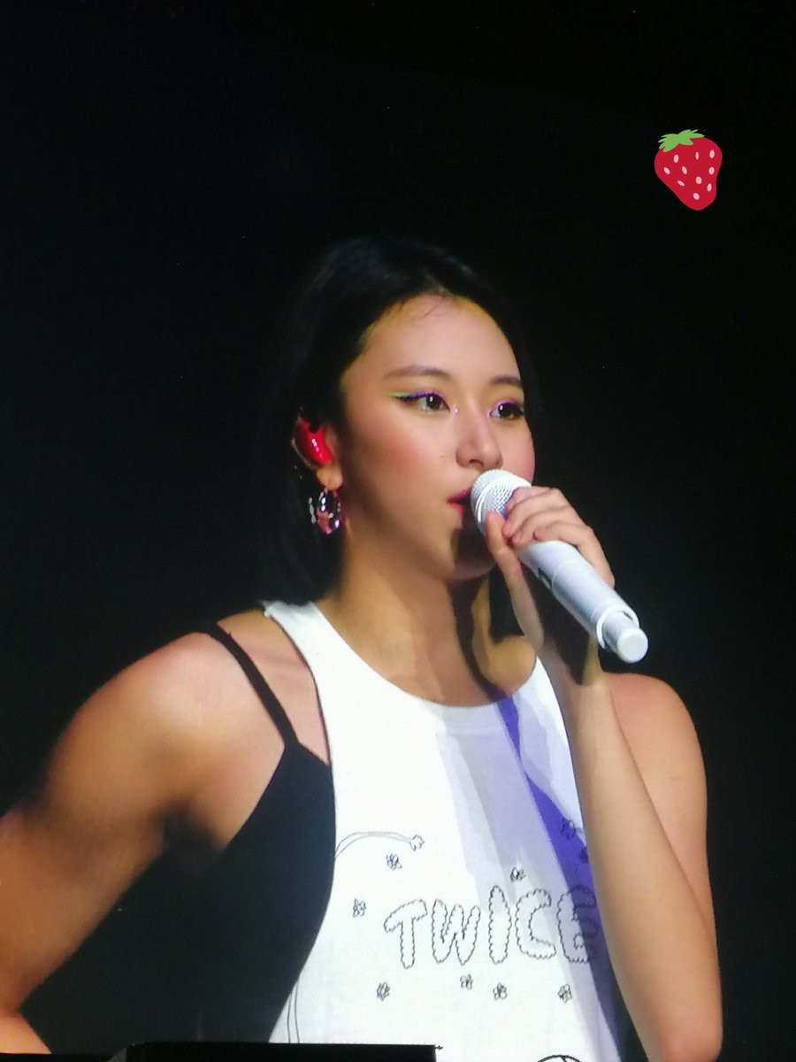 visfralin's tweet image. Son Chae Strong 💪💪💪💪
Look at those bulging muscles

#CHAEYOUNG #채영 #TWICELIGHTSinSG