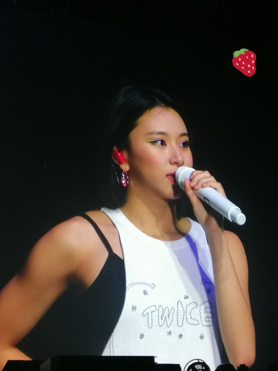 visfralin's tweet image. Son Chae Strong 💪💪💪💪
Look at those bulging muscles

#CHAEYOUNG #채영 #TWICELIGHTSinSG